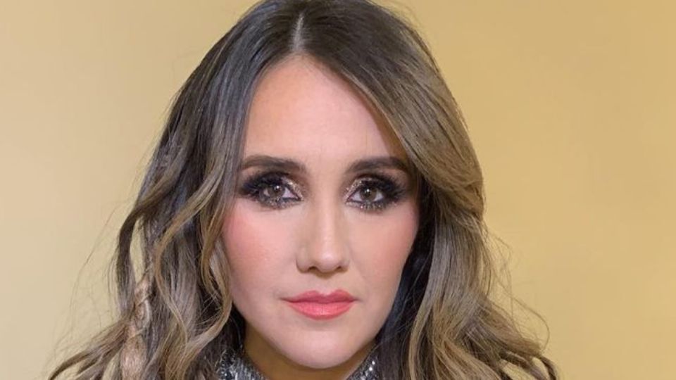 Dulce Maria, posando. Fuente: Instagram @dulcemaria