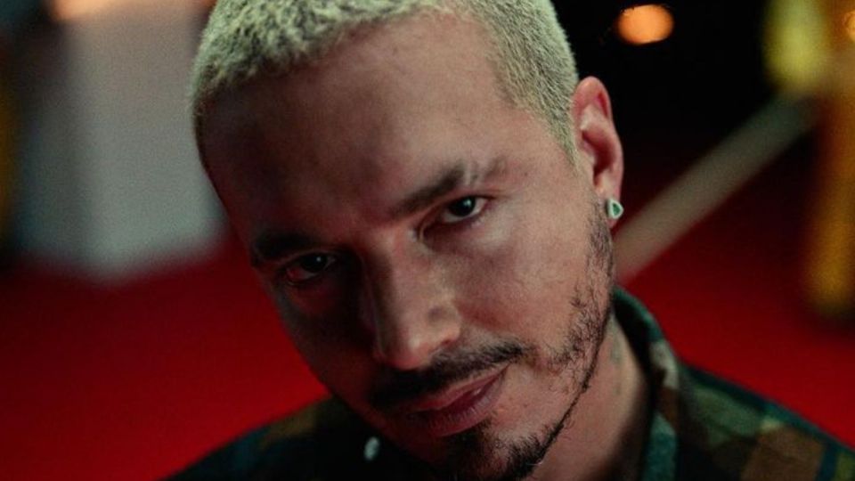 J Balvin posando. Fuente: Instagram @jbalvin
