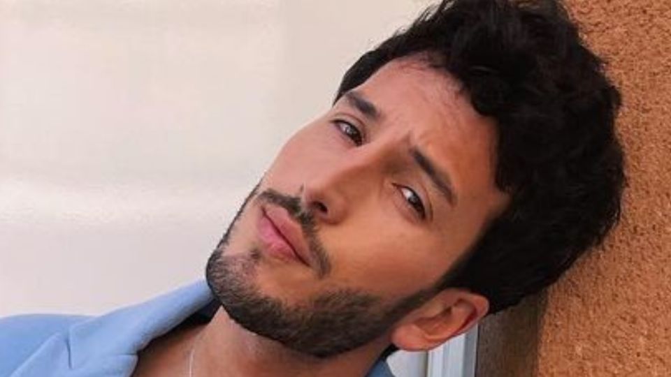 Sebastián Yatra, posando. Fuente: Instagram @sebastianyatra