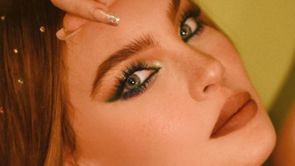 Belinda posando. Fuente: Instagram @belindapop