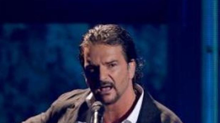 La llamativa reacción de Ricardo Arjona cuando una fan se sacó la playera en pleno concierto