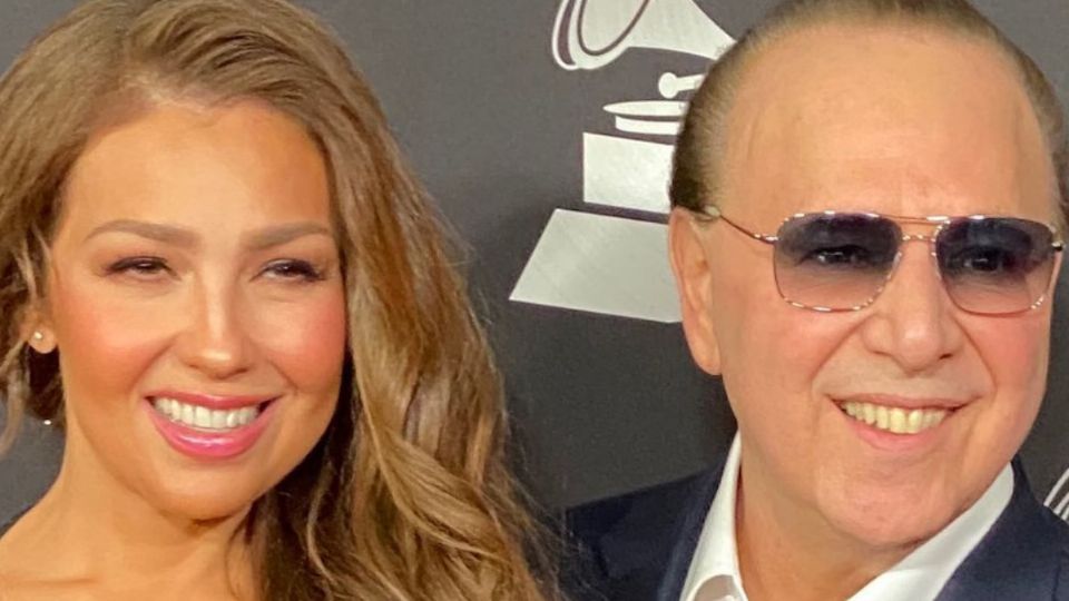 Thalía y Tommy, posando. Fuente: Instagram @tommymottola