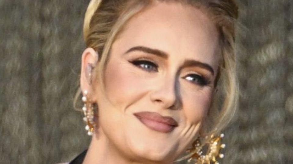 Adele, posando. Fuente: Instagram @adele
