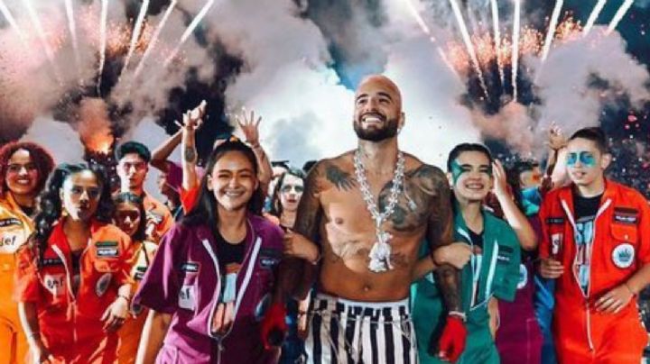Con muchos colores y mensaje de diversidad: así es la colección de Maluma