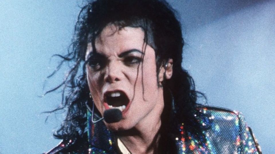 Michael, posando. Fuente: Instagram @michaeljackson