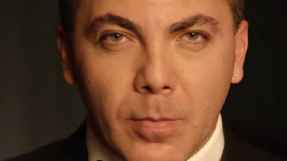 Cristian, posando. Fuente: Captura de vídeo de Youtube @cristiancastro