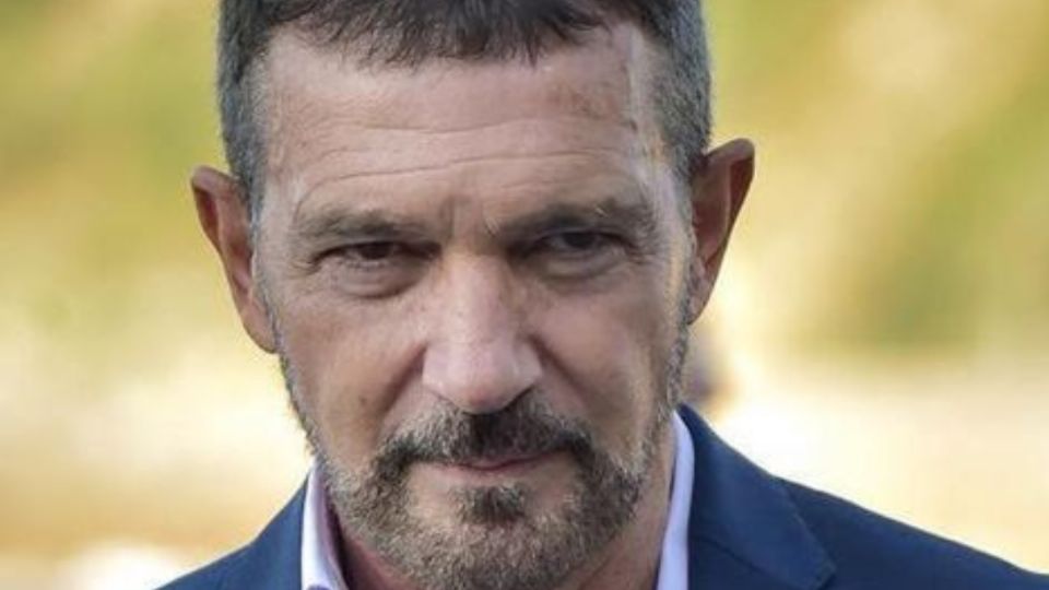 Antonio, posando. Fuente: Instagram @antoniobanderas