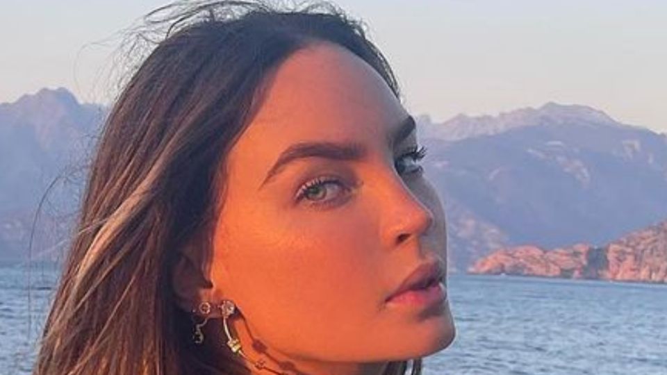 Belinda, posando. Fuente: Instagram @belindapop
