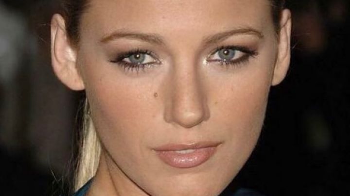 Blake Lively posa en traje de baño y muestra su cuerpo al natural y sin retoques