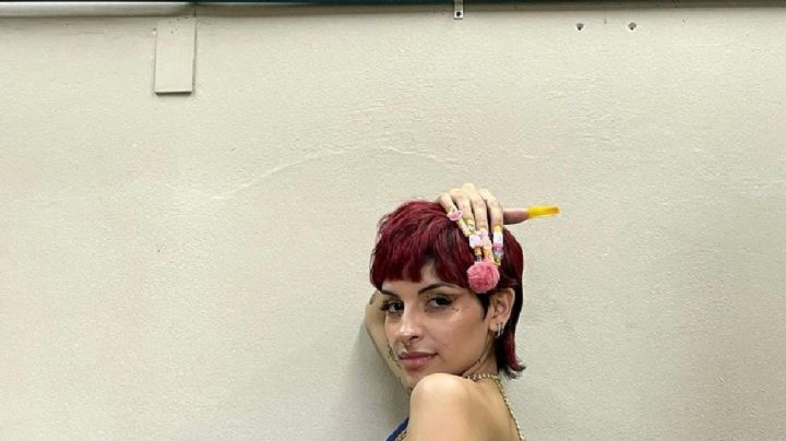 Cazzu se olvida de Christian Nodal y sorprende con un beso a una cantante argentina