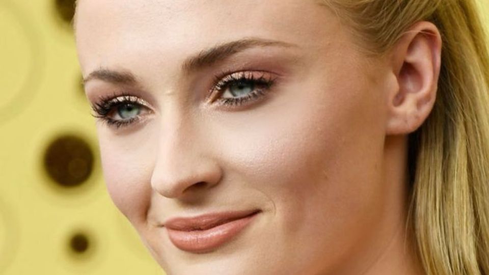 Sophie, posando. Fuente: Instagram @sophiet