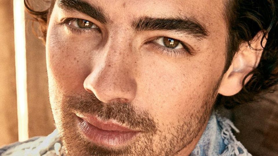 Joe, posando. Fuente: Instagram @joejonas