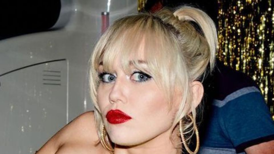Miley, posando. Fuente: Instagram @mileycyrus