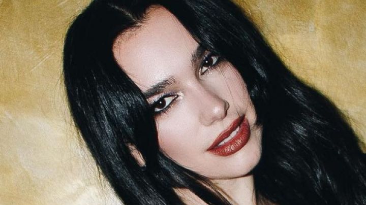 Dua Lipa enseña cómo combinar botas blancas con elegancia