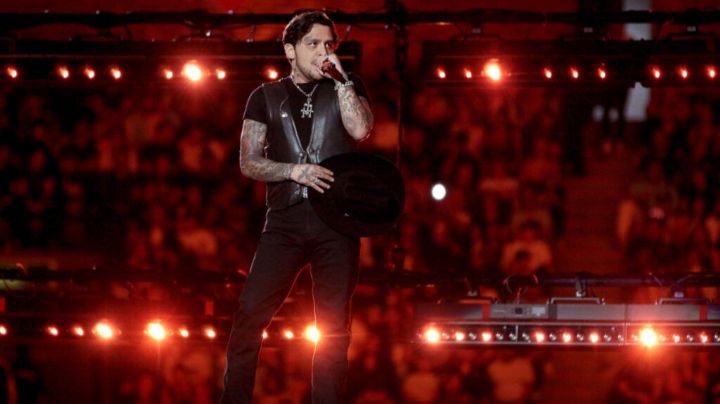 Público abuchea a Christian Nodal y corean “Cazzu” en el Supernova Strikers 2025